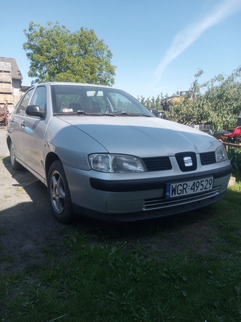 Sprzedam seat cordoba 1.4 16v mały przebieg klimatyzacja alufelgi