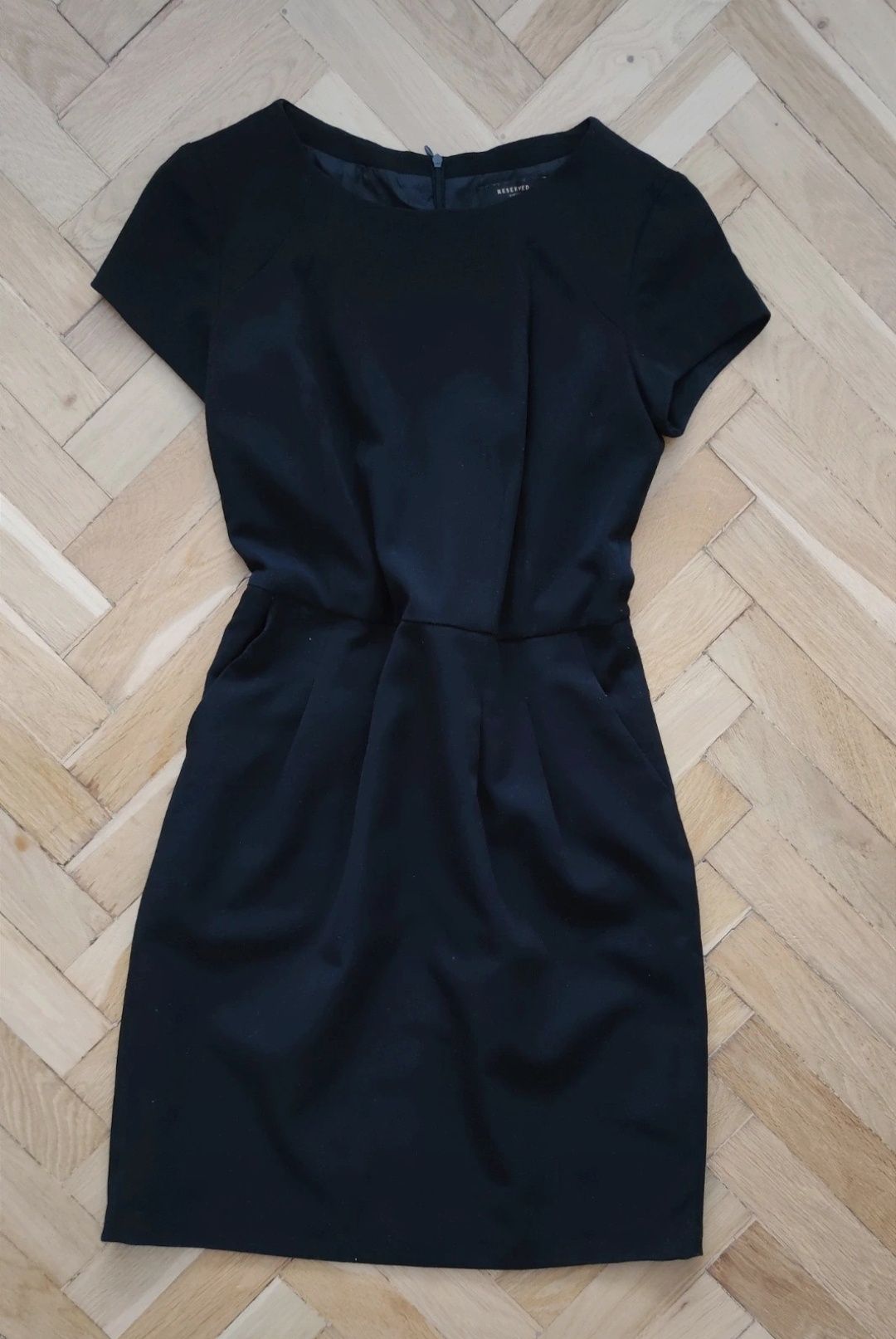 Elegancka sukienka mała czarna Reserved 40 L