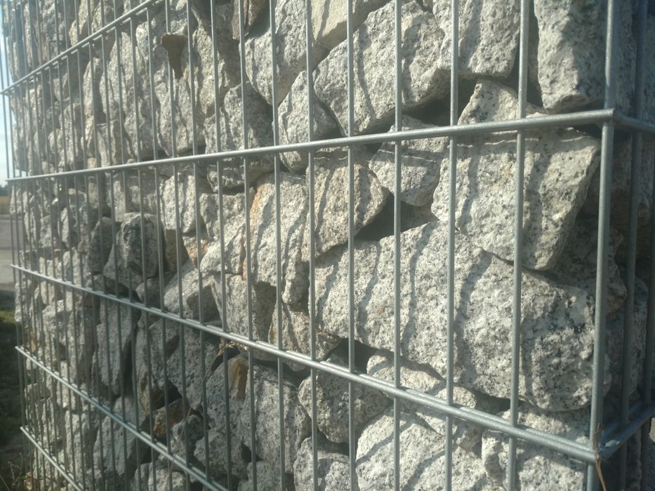 Kamień granit łupek czerwony Vanga gabion gabiony do koszy gabionów