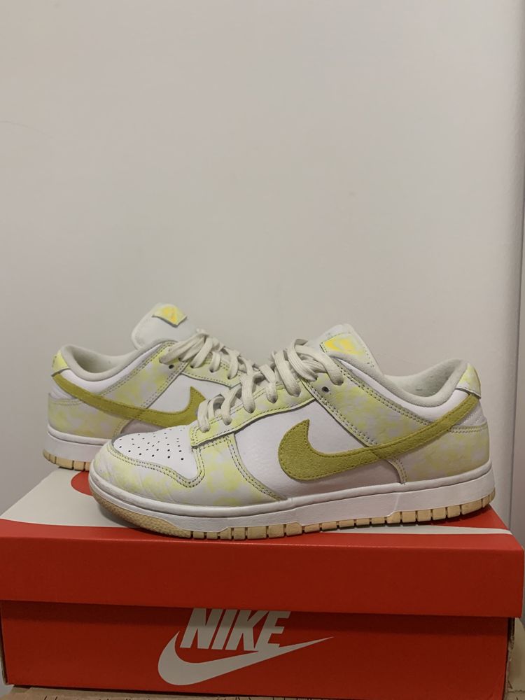Nike dunk yellow