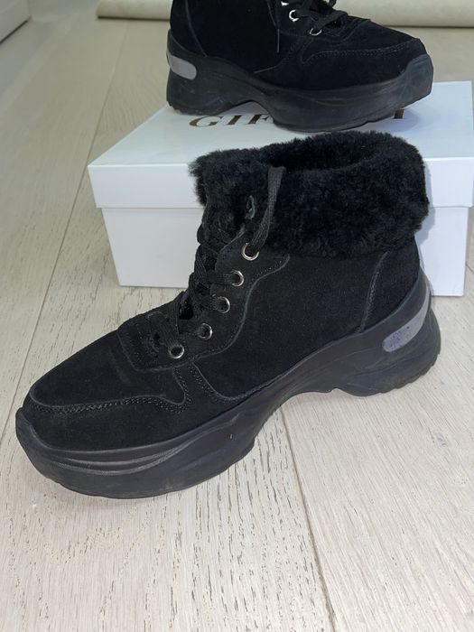 Жіночі зимові черевики б/у