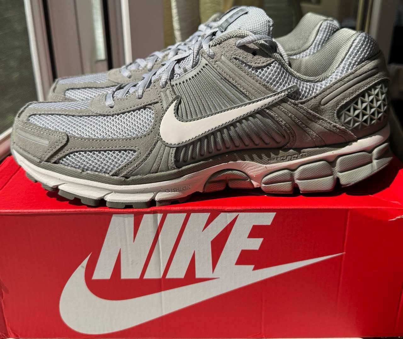 Nike Zoom Vomero 5, нові (не підійшли за розміром)