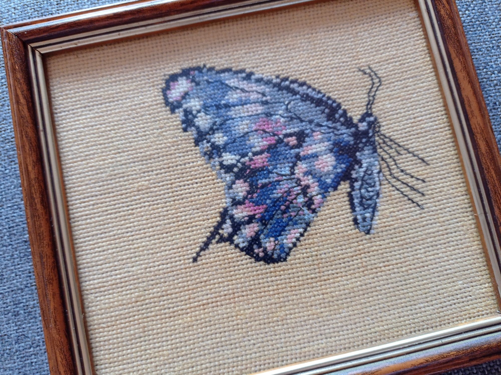 Zestaw obrazków haftowane motyle