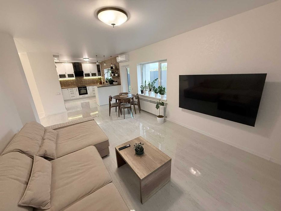 Будинок з євроремонтом у Полтаві, 120 м², 3 кімнати та кухня-студія