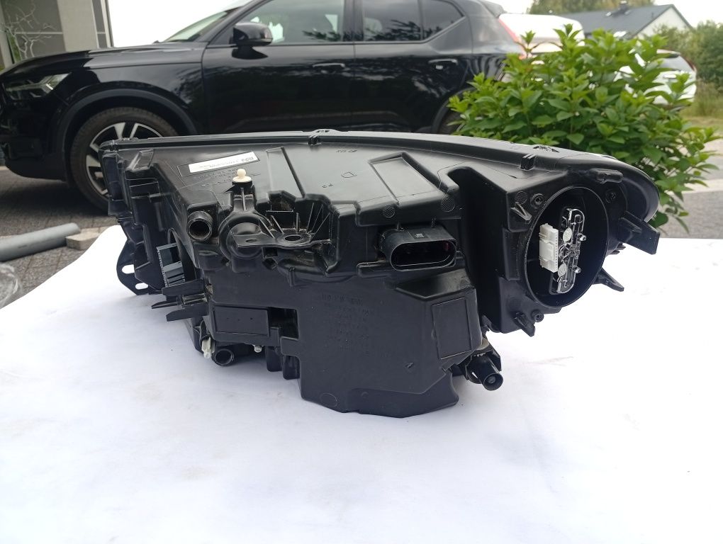 Volvo xc40 reflektor lampa prawy przód full led USA