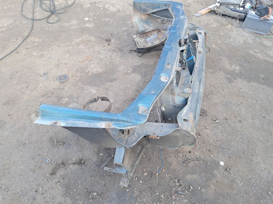 Продам передній фартух 2110