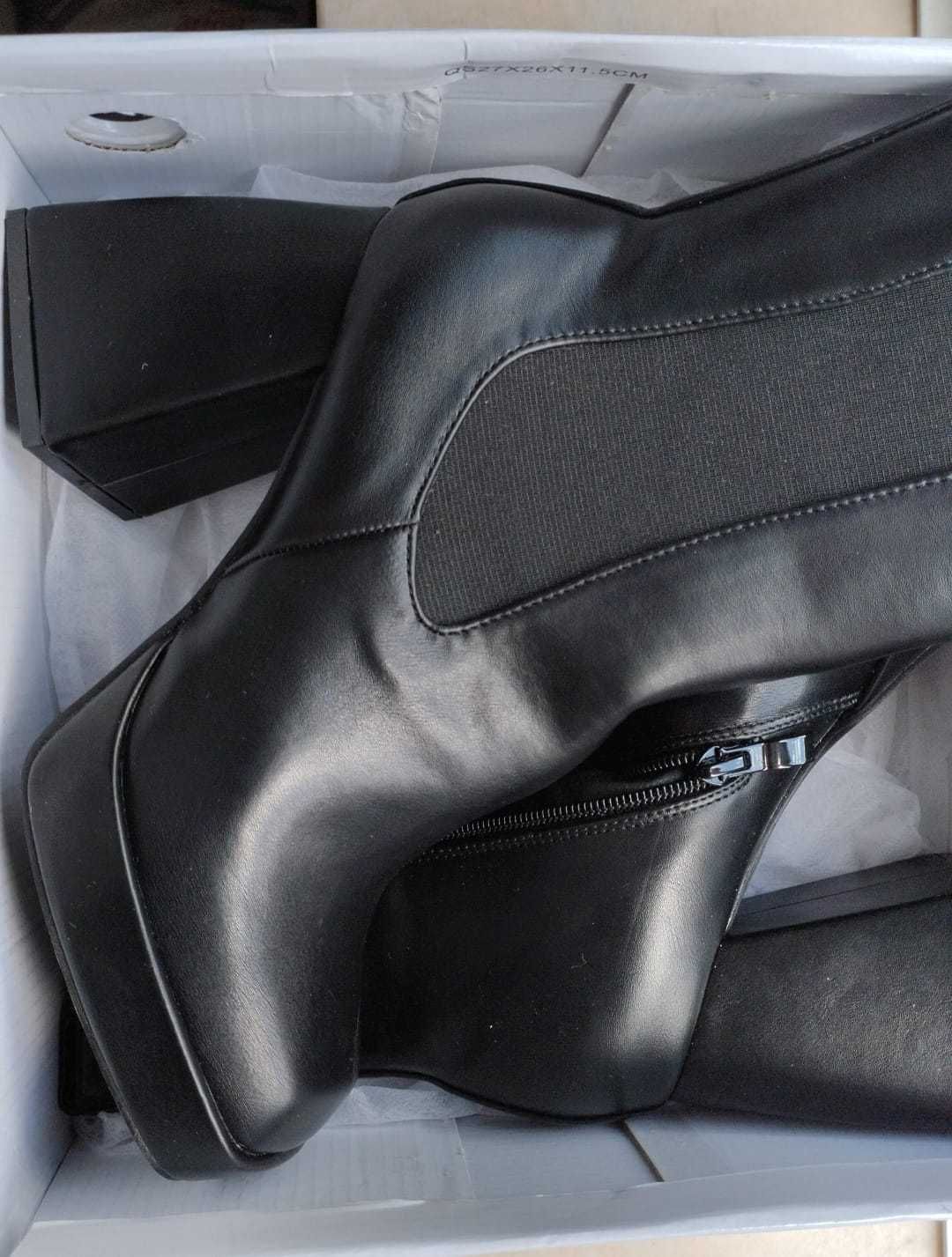 Botas de cano médio da "Mellisa".