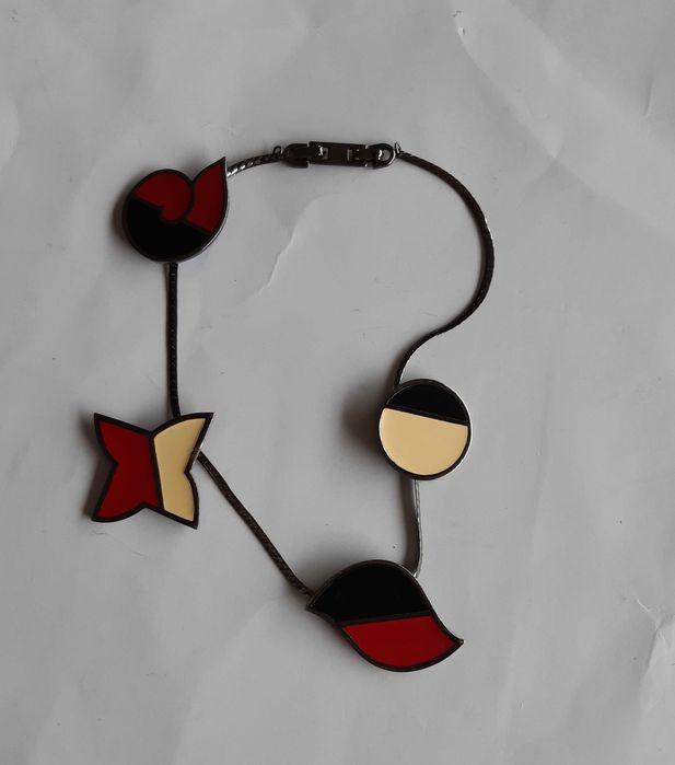 Colar dos anos 60 assinado por Monet