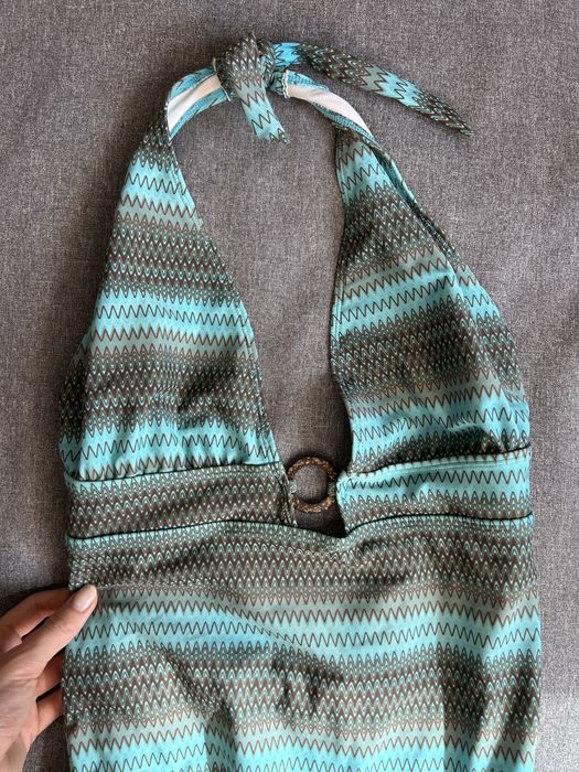 Суцільний жіночий купальник. купальник