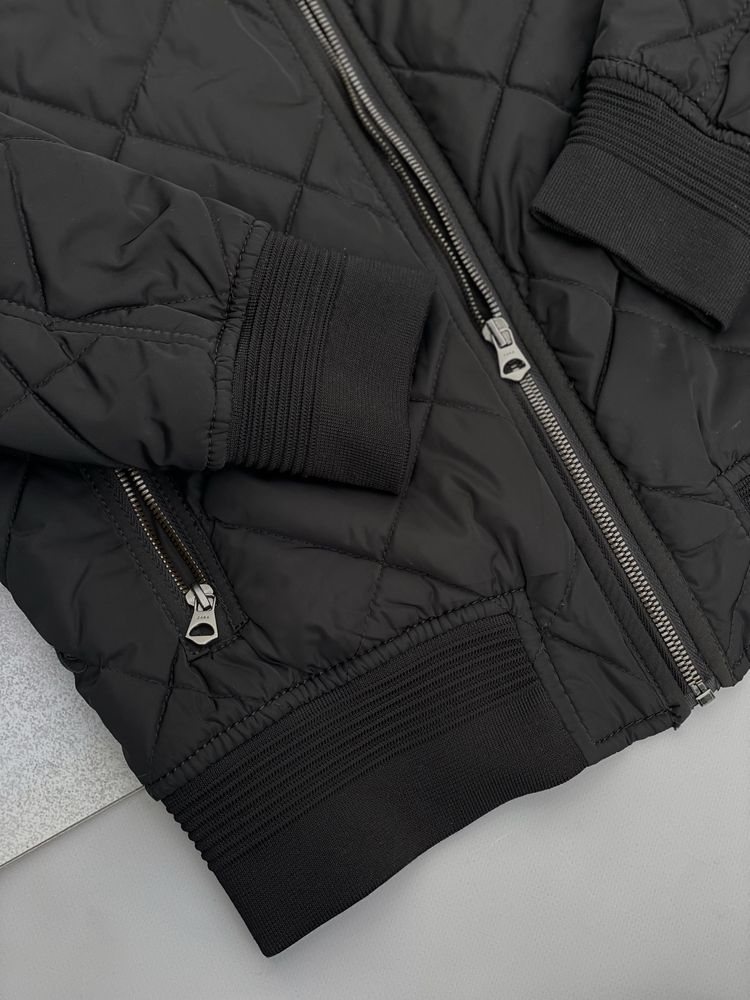 Жіноча куртка zara жінчоий бомбер стьобана куртка розмір М