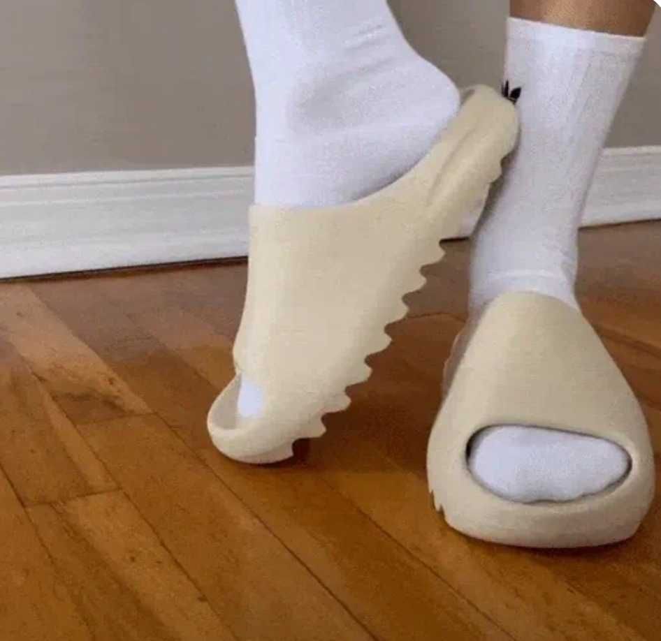 Klapki yezzy slide
