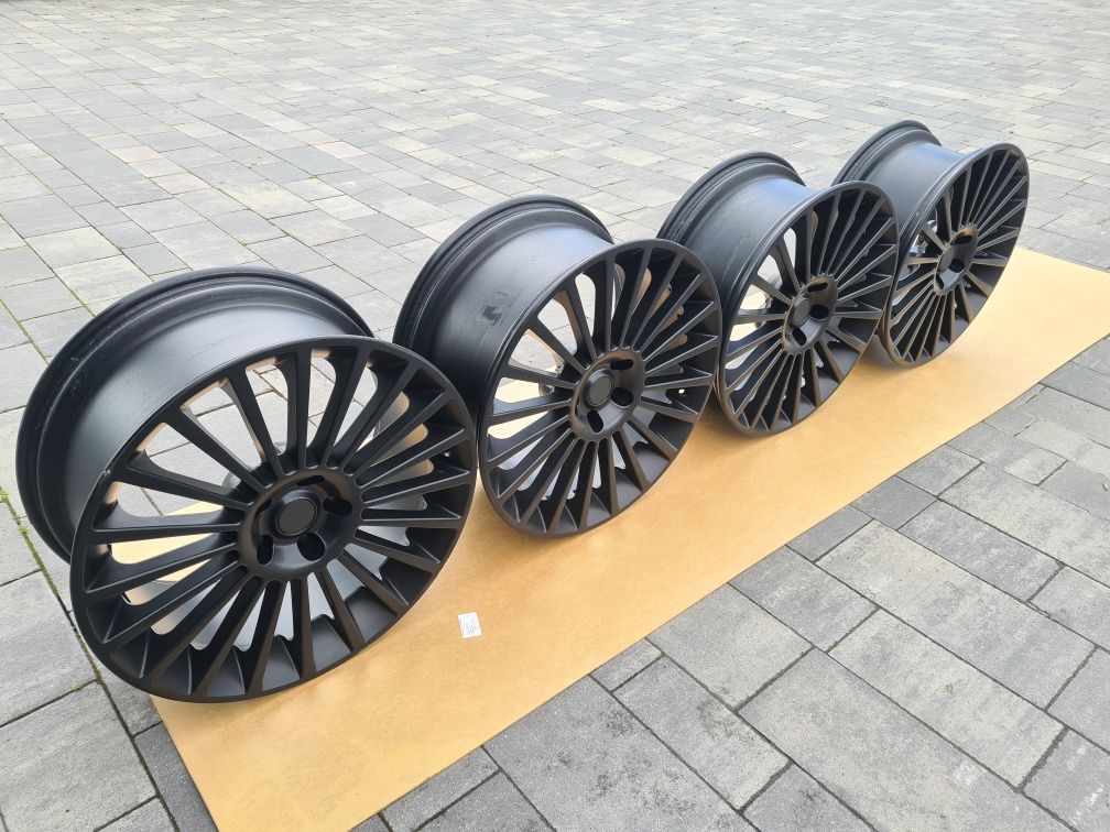 Felgi aluminiowe 5x114.3 r20 jak nowe przód 8.5cali ,tył 9.5cali