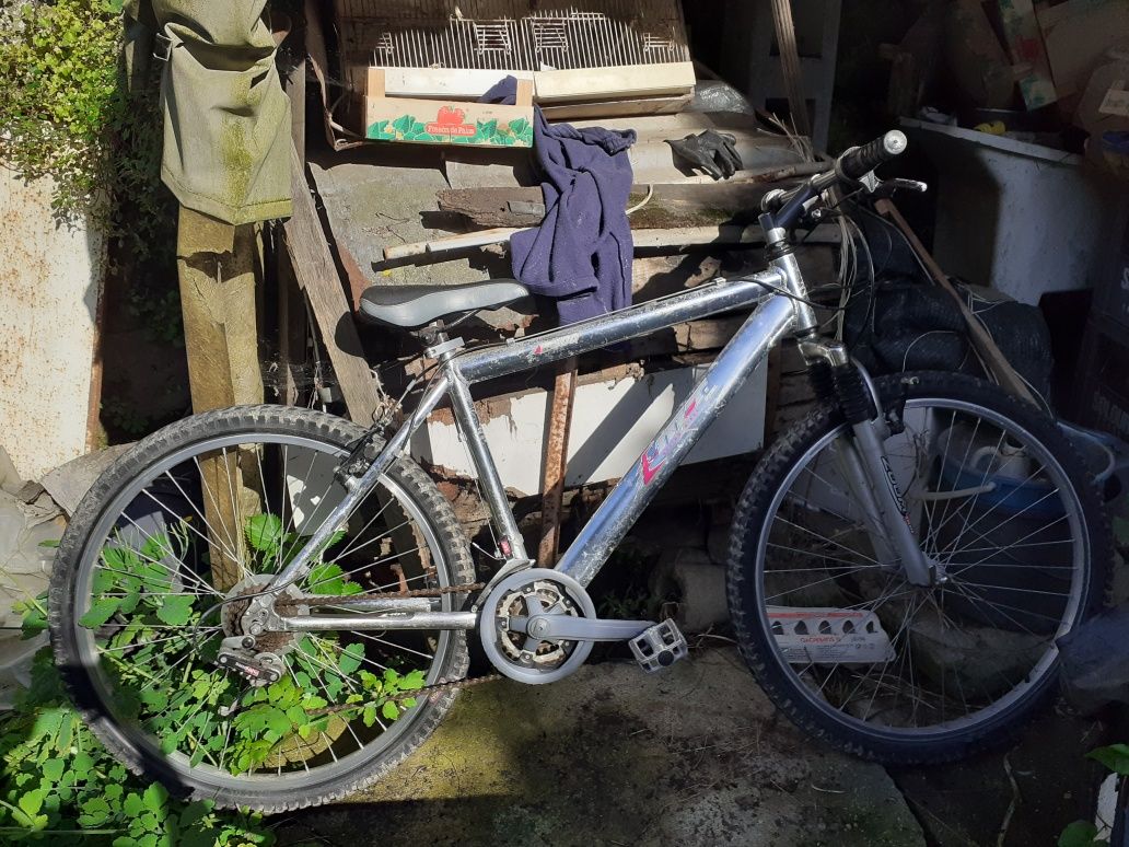 Vendo bicicleta em boas condições e bom preço