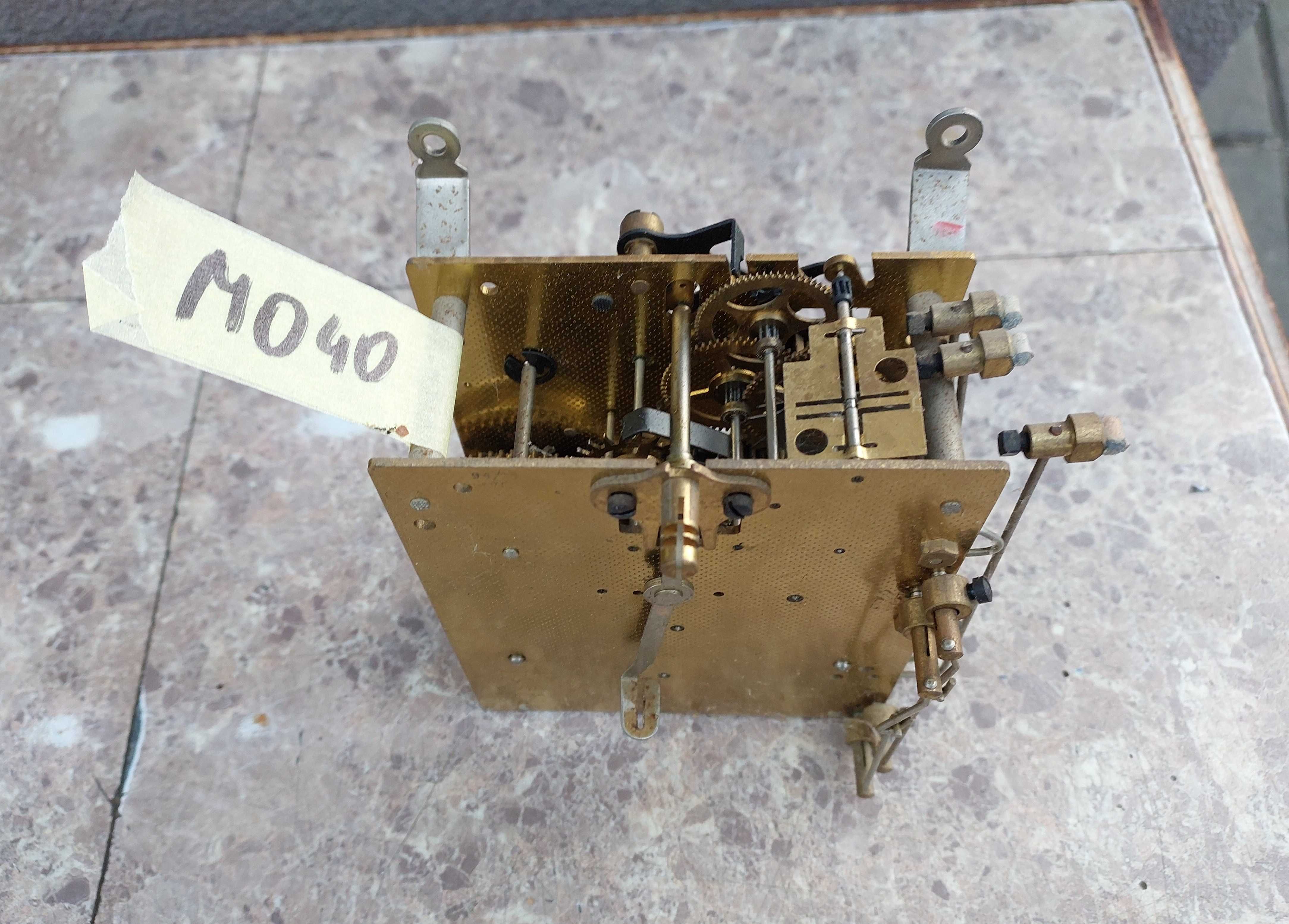 M040 Mechanizm zegara łańcuchowy Junghans W748