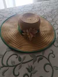 Chapéu de verão com flor