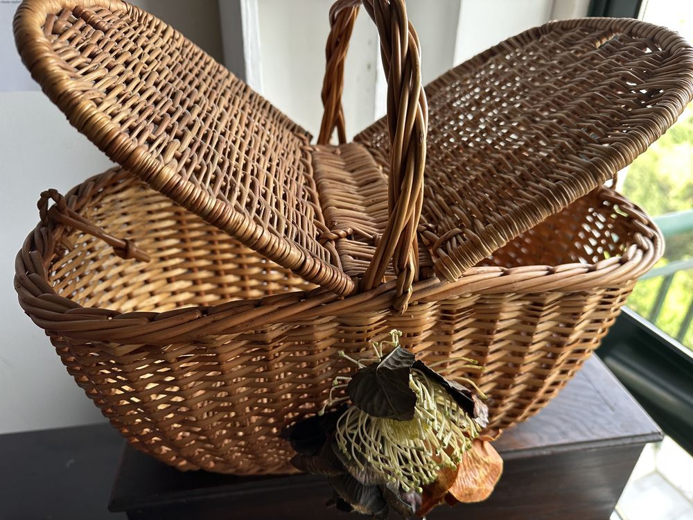 Maravilhosa Cesta de pic nic com flores