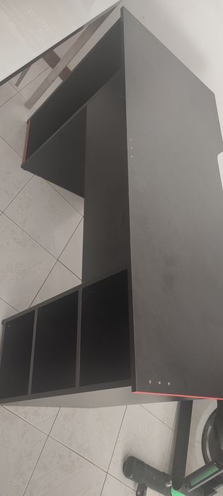 Secretária em ótimo estado