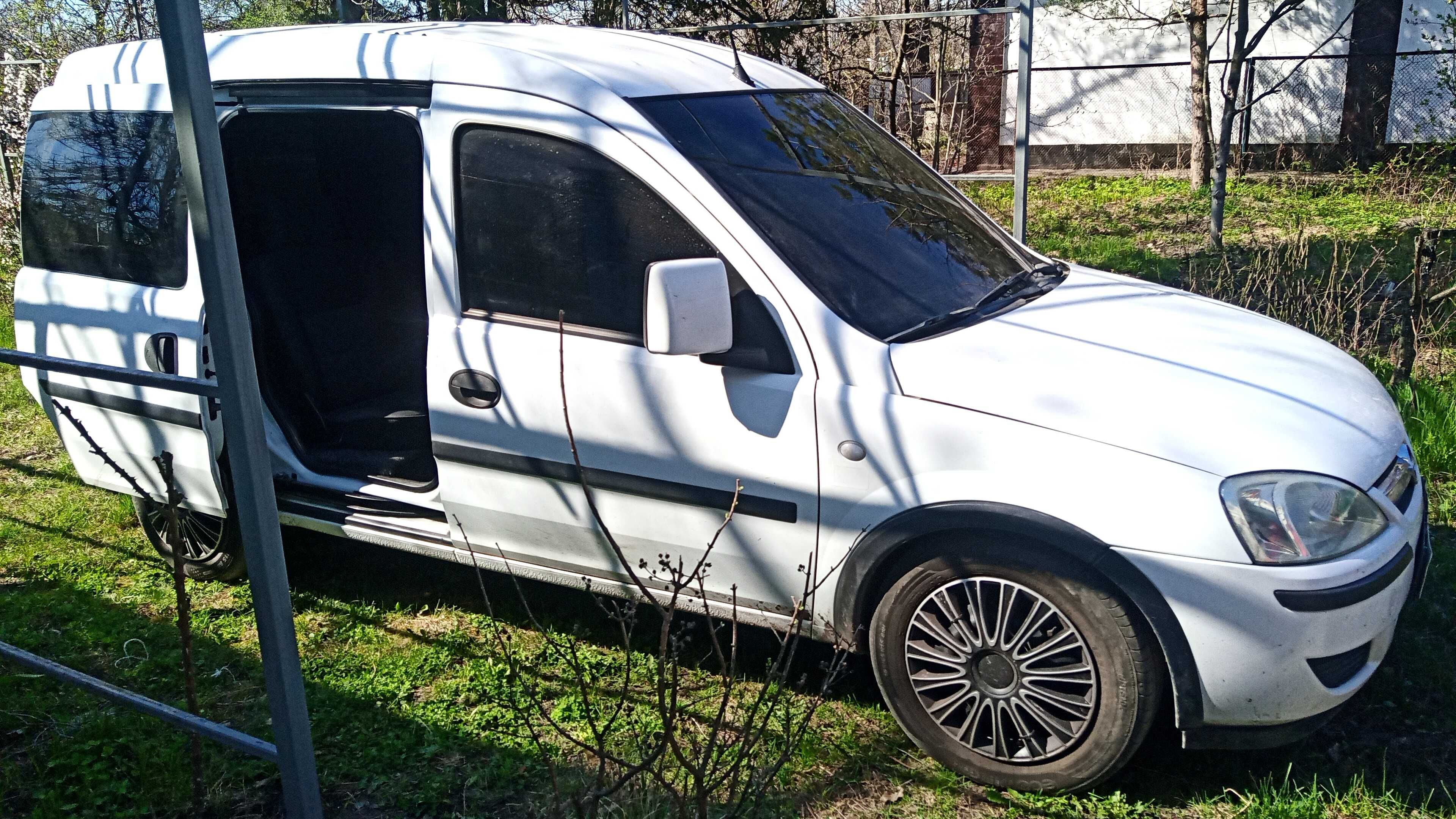 Opel Combo 1.3 дизель 2009