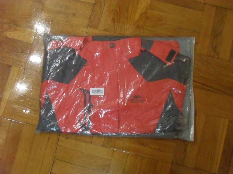 Куртка лёгкая женская QI WY HAI лыжная( бордерская ) , разм S( 36-38 )