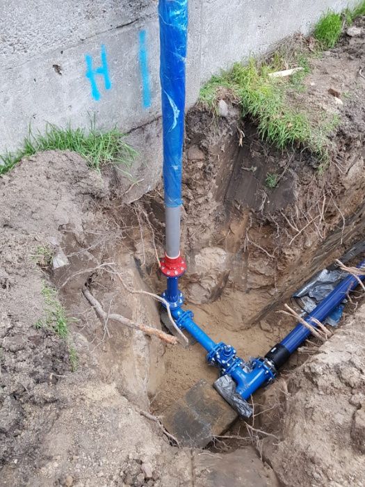 Usługi koparko-ładowarkąPzyłącza wody i przyłacza kanalizacji