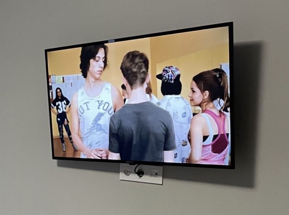 Телевізори Самсунг від складу Samsung SMART-tv 45 дюйм WIFI 4k T2 UHD