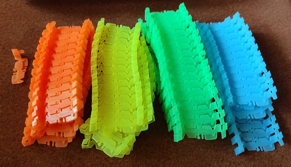 Tor samochodowy 219el. świecący w ciemnościach