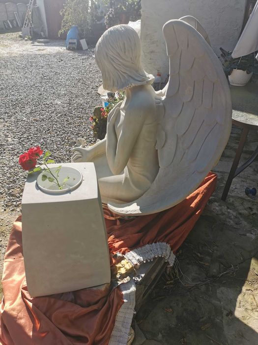 Piękny Anioł Róży Pomnik - Unikat Zapraszam