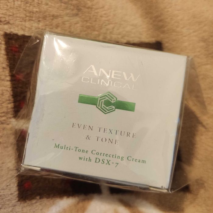 Avon krem wyrównujący koloryt skóry dsx-7