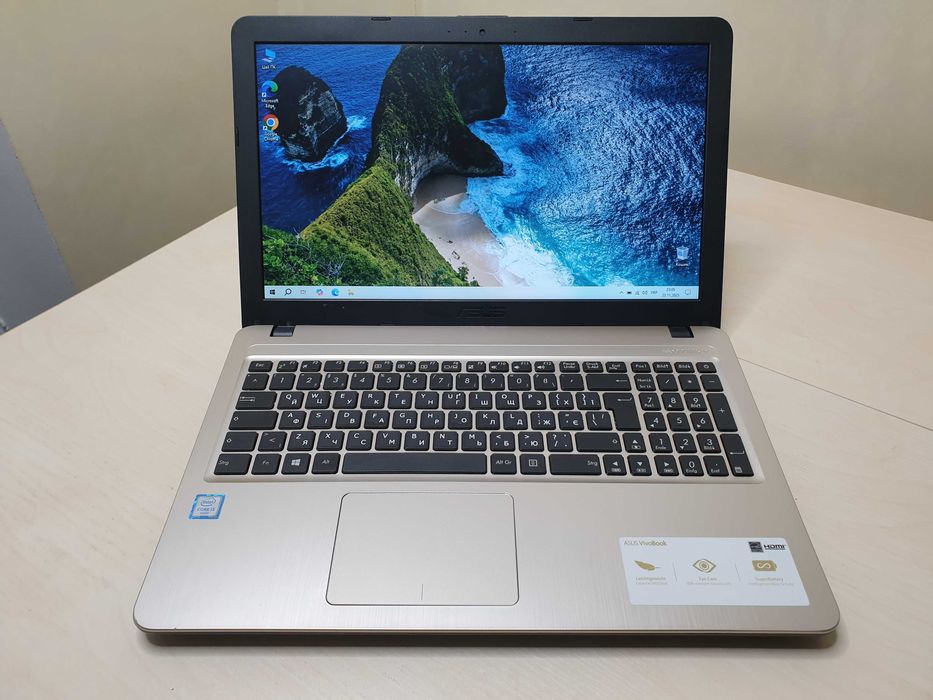 Ноутбук Asus в дуже хорошому стані /Intel Core i3-6006/8 GB DDR4/SSD