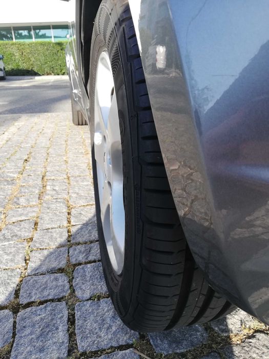 SUZUKI SWIFT 1.3 16V GA Ecrã Digital e Chave Inteligente