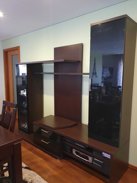 Móvel TV com arrumação- COMO NOVO