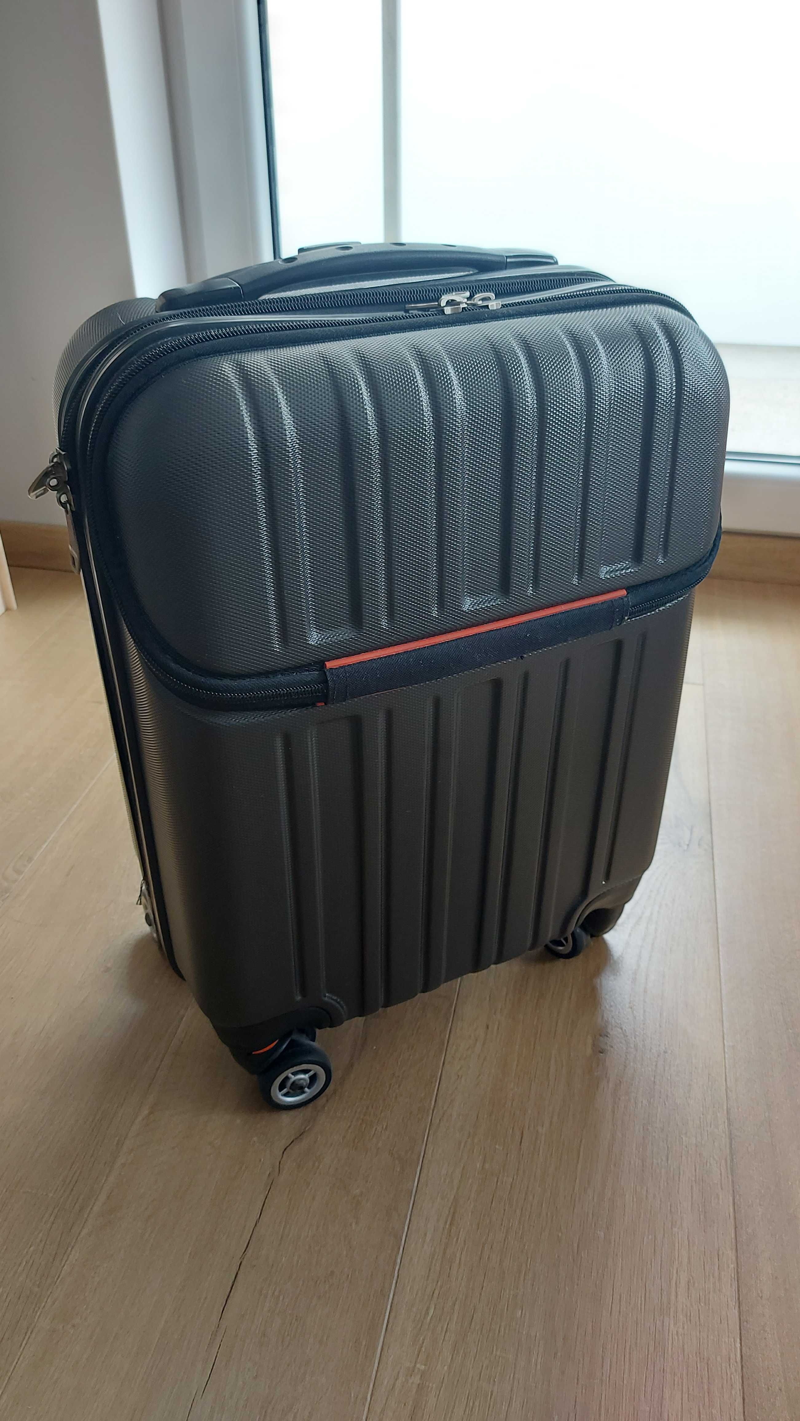 Walizka nowa kabinowa 35 szerokosc, 20 głebokośc, długośc 47cm