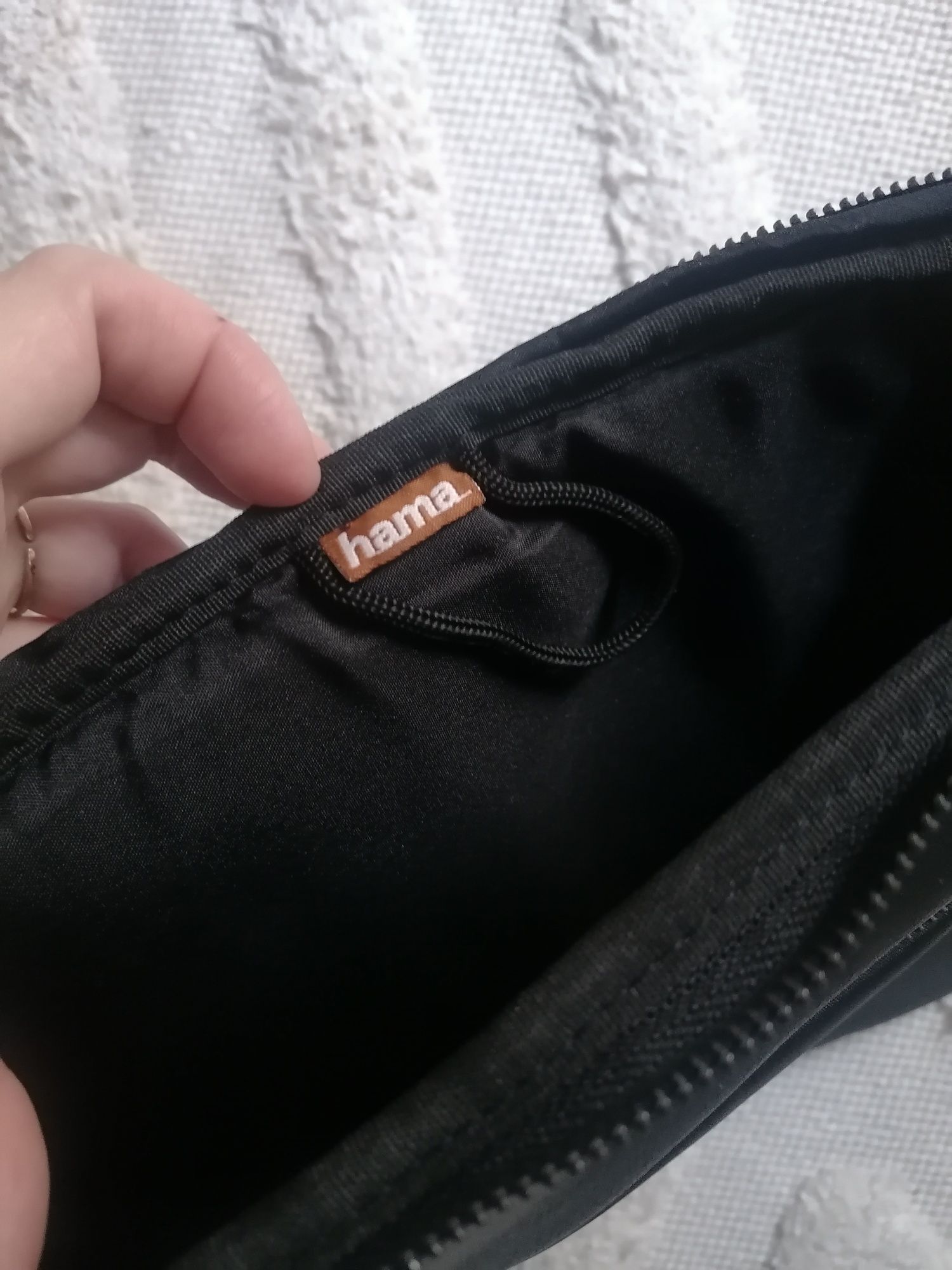 Czarne etui na laptopa skóra
