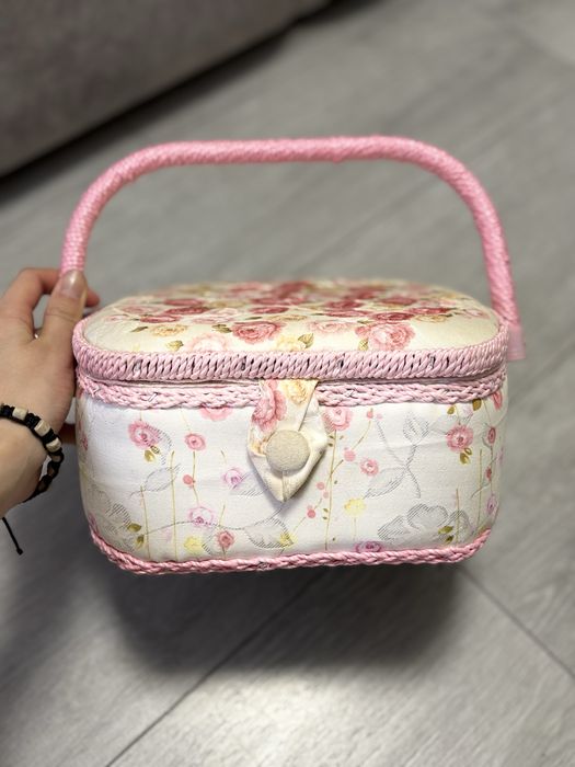 Шкатулка рожева вмістка з ручкою