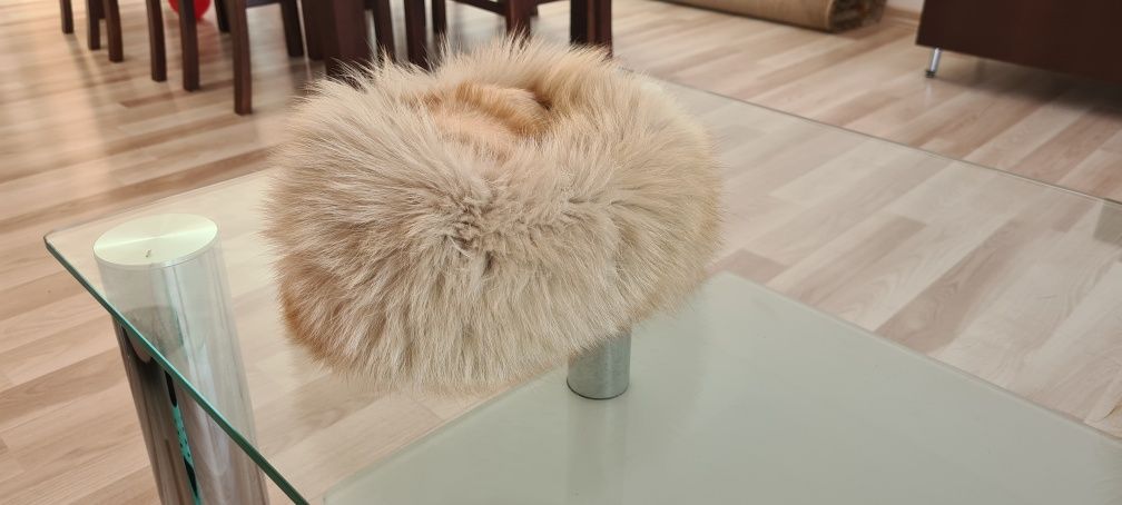 Czapka ze srebrnych lisow i 2 lisy kolnierze