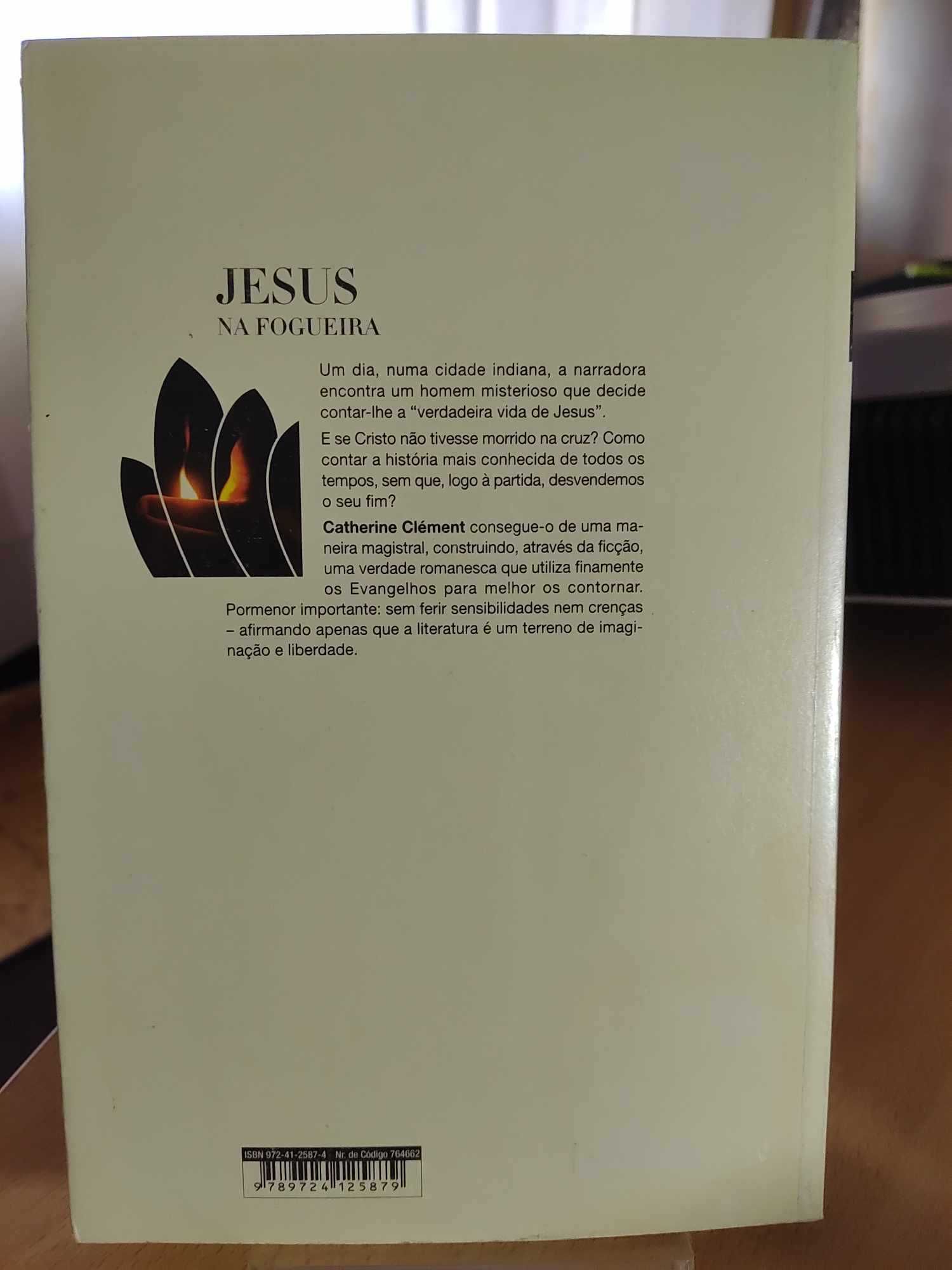 Livro “Jesus na fogueira”