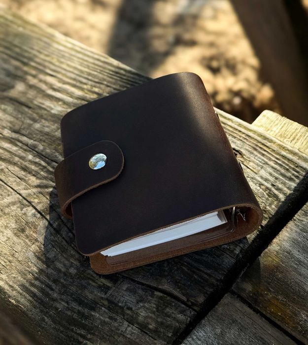 Mini Notesik Skórzany HANDMADE w Formacie 90x95mm Idealny Na Prezent