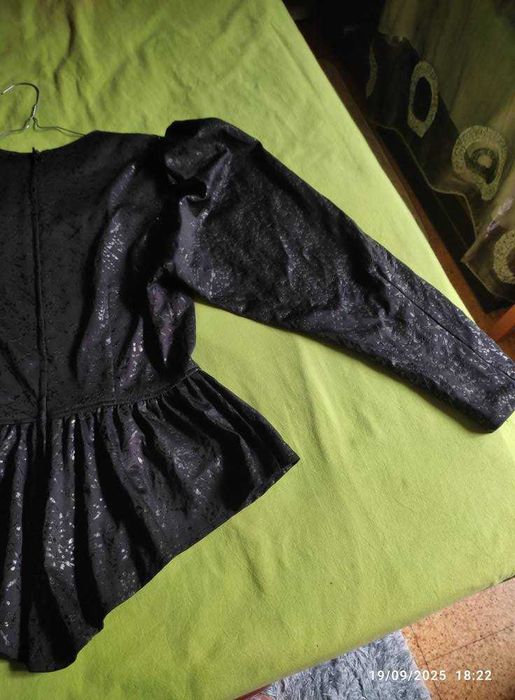 Blusa preta brilhante  de cerimónia tamanho  38