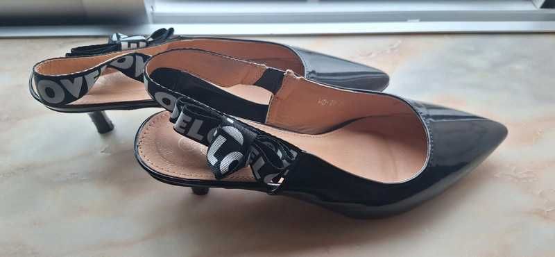 Sapatos pretos verniz