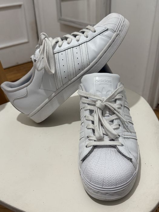 Adidas Superstar em pele