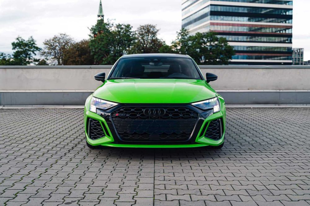 Wynajem Audi RS3 Limousine wypożyczalnia samochodów