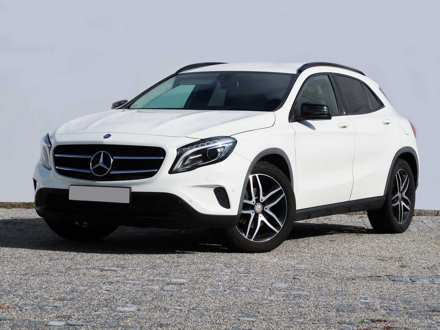 Mercedes-Benz GLA 180 CDI d7G-DCT Urban Auto nacional