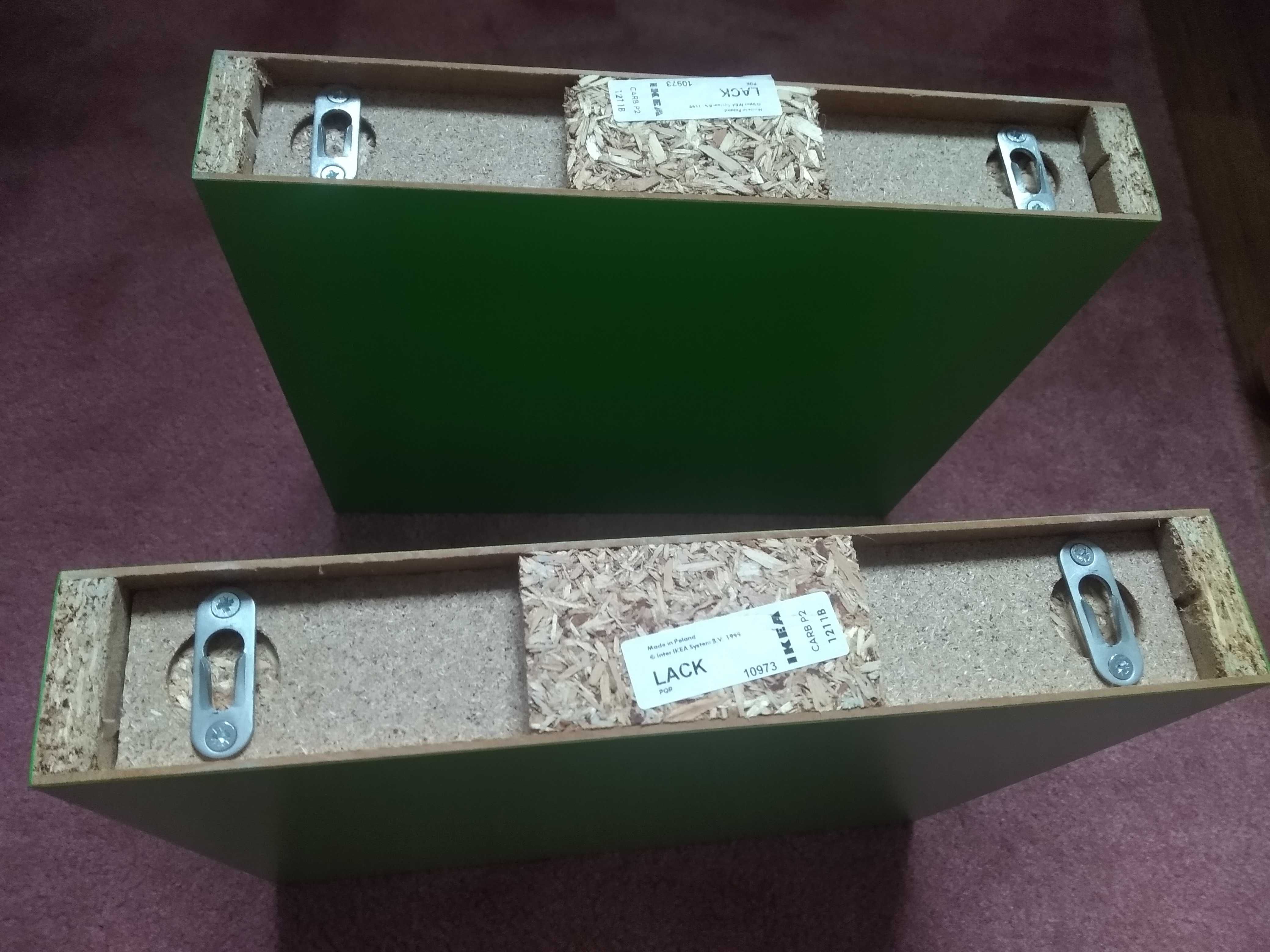trzy zielone półki Lack Ikea