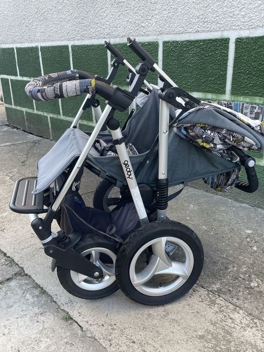 Прогулочна коляска