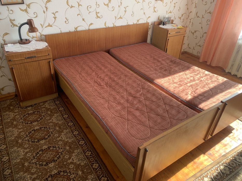 Продам меблі в спальню тумбочки, шафа, тумба з зеркалом