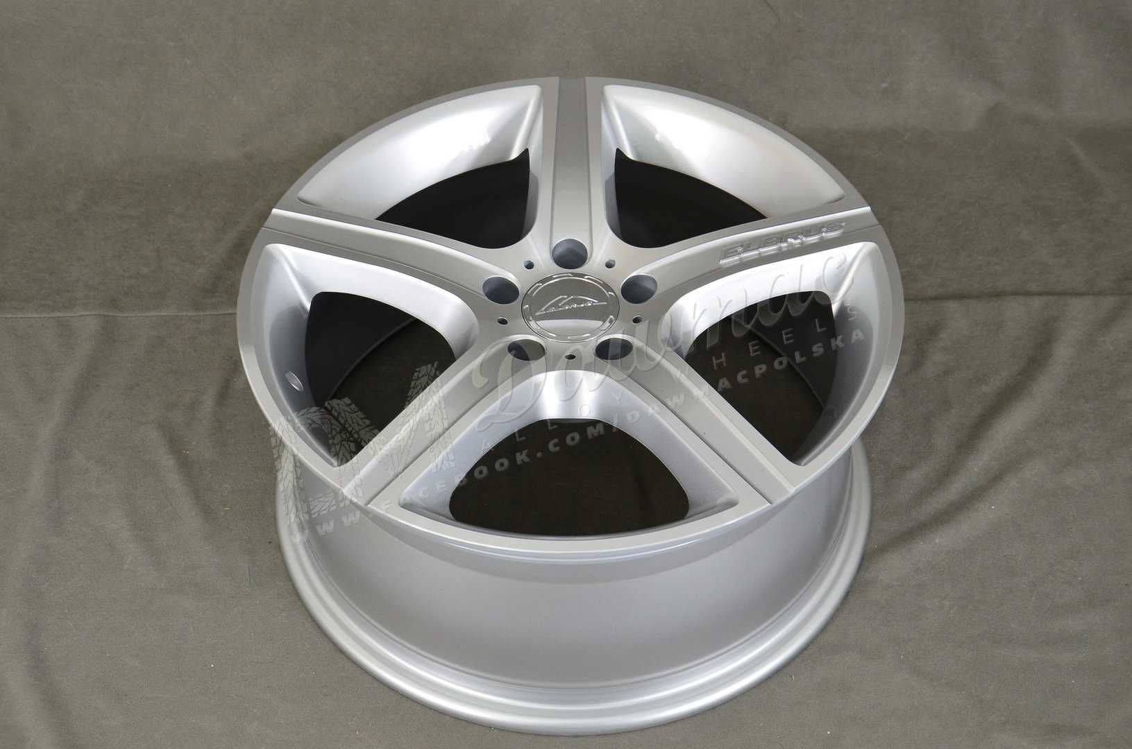 Felgi MODEL:I02 18" 8J ET35 5x112 Silver
