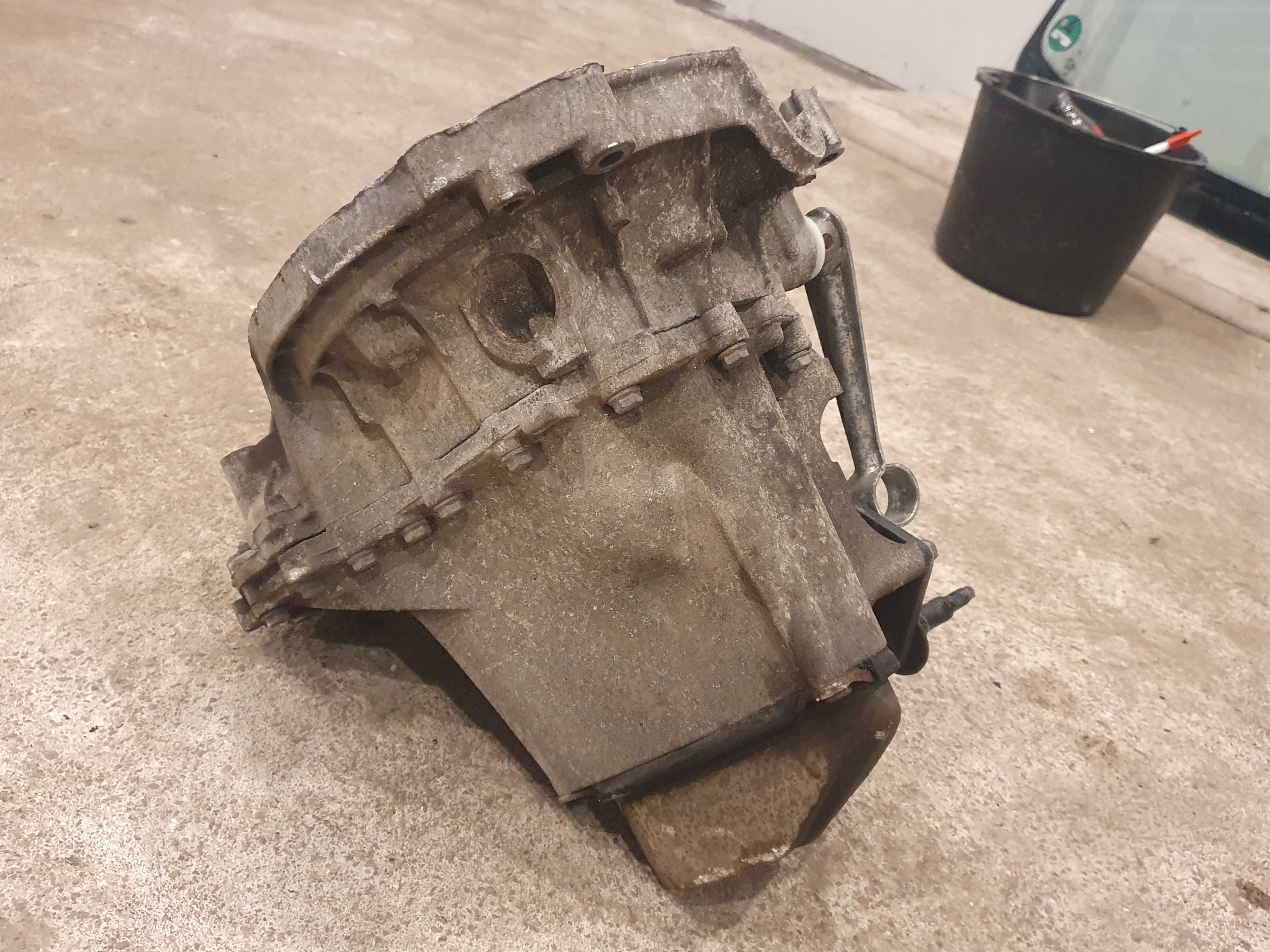 Skrzynia biegow Peugeot 206 + plus 1.1  sprawna
