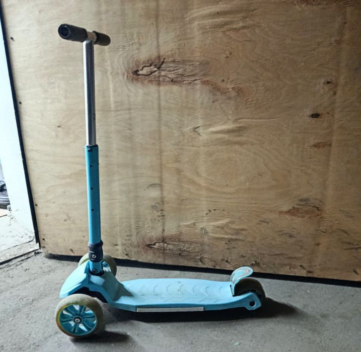 Бесплатно отдам самокат.