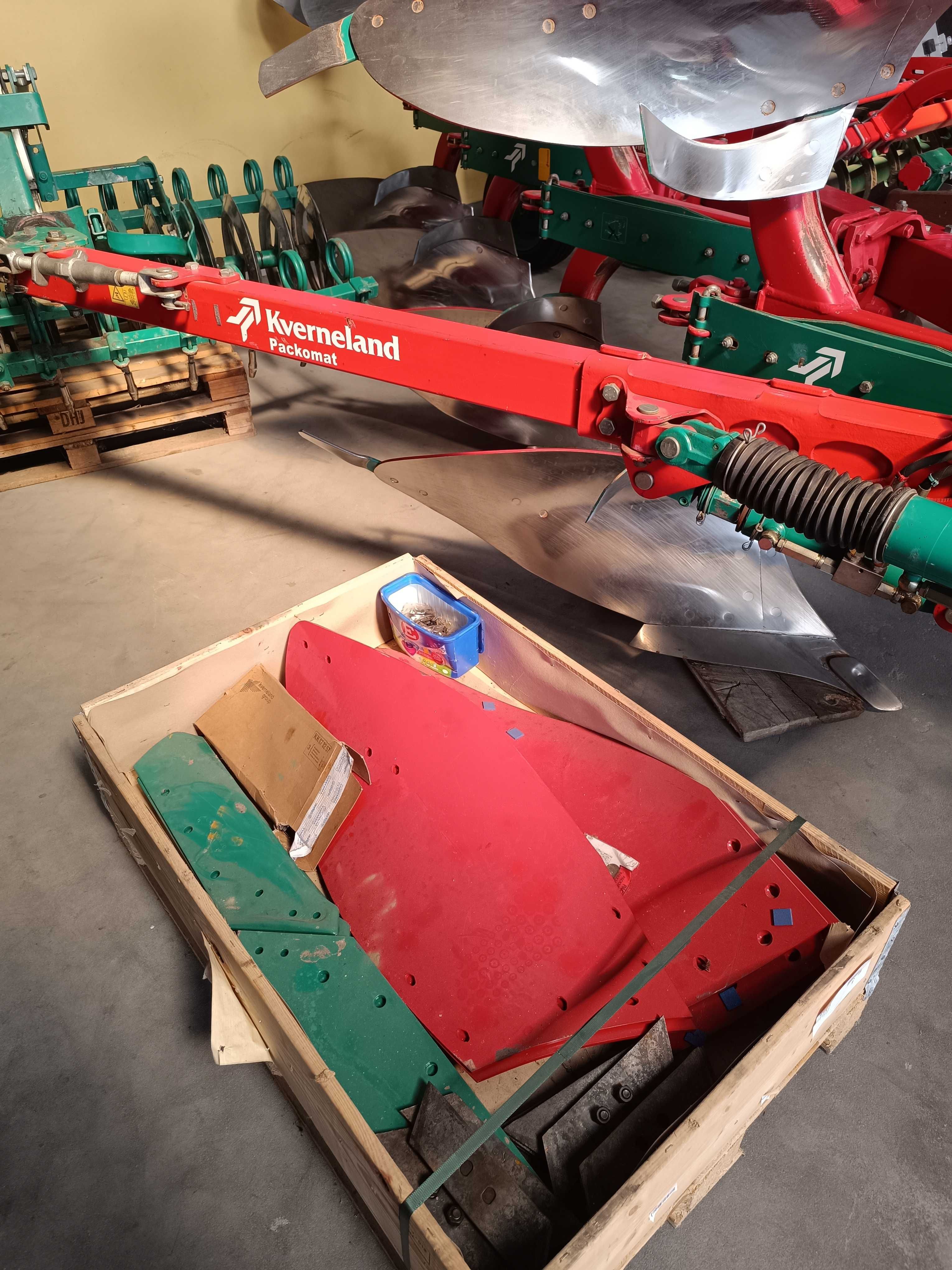 Pług  4- skibowy obrotowy Kverneland EM 100 + Packomat  S