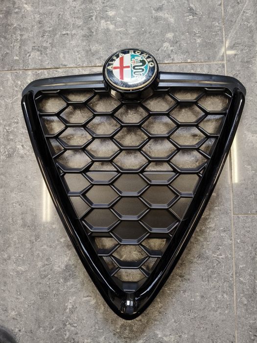 Grill Atrapa Scudetto Krata zderzaka Alfa Romeo Giulietta 10-16